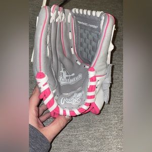 Right hand catch softball glove for kids